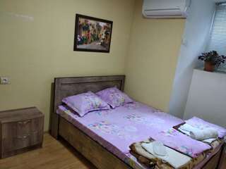 Отель Hotel Beni Тбилиси Двухместный номер с 1 кроватью и общей ванной комнатой-1